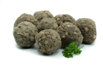 Leberknödel isoliert freigestellt auf weißen Hintergrund, Freisteller