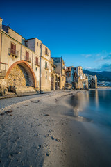 Il pittoresco borgo marinaro di Cefalù, Sicilia	
