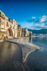 Il pittoresco borgo marinaro di Cefalù, Sicilia	
