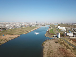 Fototapeta premium 江戸川上空のドローン 