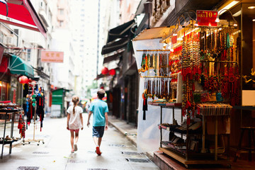 Obraz premium Kids at flea market