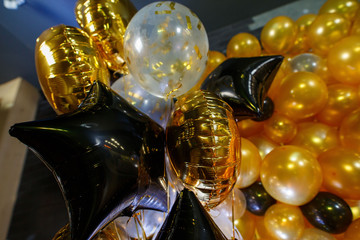 golden and black balloons.
The photo zone is decorated with black and yellow balloons .
round...
