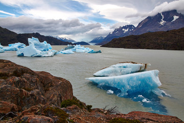 Icebergs in lake
