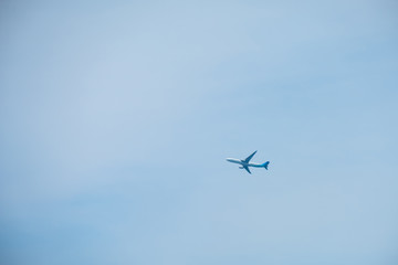 旅客機・飛行機・青空