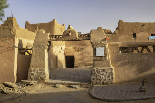 Ksour Taghit, fortified village in oasis of Sahara desert with mud-brick architecture, Algeria