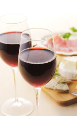 赤ワインとオードブル　Red wine and cheese platter
