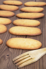 Fototapeta na wymiar biscuits on wooden background