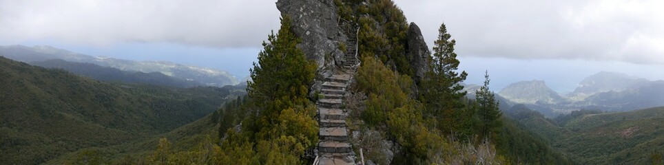 Fototapeta na wymiar Photo panoramique de l'escalier du Pico do tanoeiro à Madère. Portugal