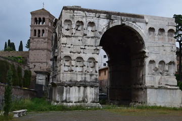 Fototapeta na wymiar arc de janus à Rome
