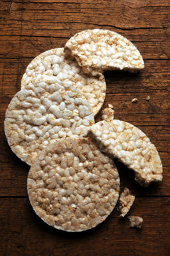 Gallette di riso soffiato Puffreis Arroz inflado Puffed rice 米香 Riz souffl&eacute; Воздушный рис 튀밥 బొరుగులు Galletta