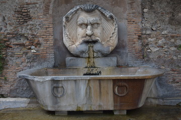 fontaine à Rome