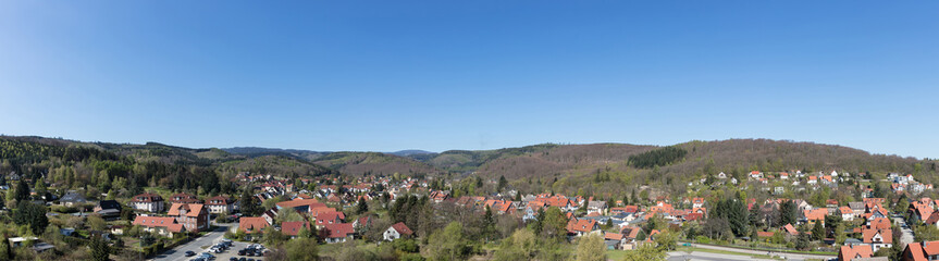 Fototapeta na wymiar Panorama der Stadt Wernigerode mit blauem Himmel