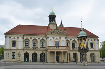 Fototapeta na wymiar Rathaus mit Magdeburger Reiter und Roland, Magdeburg