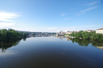 Fototapeta na wymiar Prag am Moldauufer