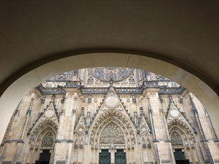 Kirchenportal in Prag