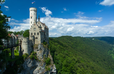 Obraz premium Bajkowy zamek Lichtenstein w Niemczech