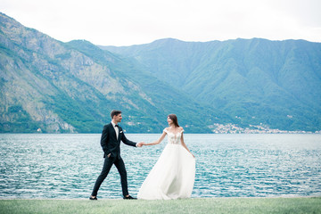 wedding couple the background of the lake and mountains