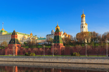 Obraz premium Architectural ensemble of Moscow Kremlin on a sunny spring morning