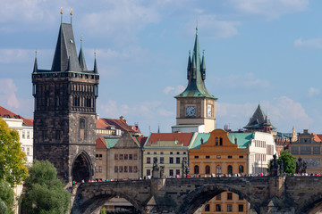 Fototapeta premium Karlsbrücke bei Sonnenschein in Prag