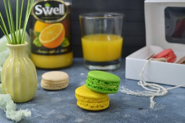Juice with macaroons