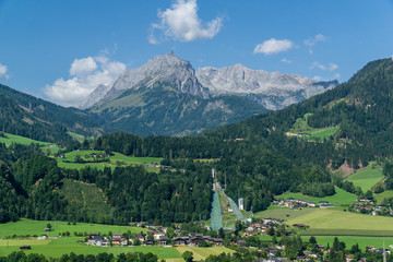 Fototapeta na wymiar wandern mühlbach am hochkönig urlaub in bischofshofen salzburg österreich
