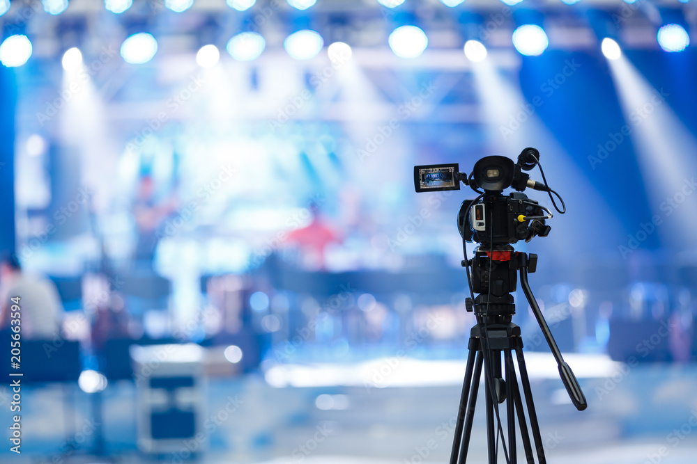 La télévision française entre en crise, et ne sait plus à quel écran se vouer