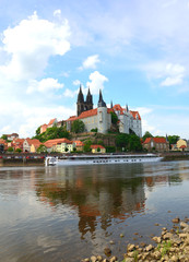 Obraz premium Medieval Albrechtsburg castle overlooking the Elbe river in Meissen, Germany