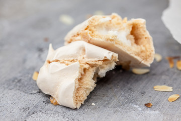 Pavlova with lemoncurd