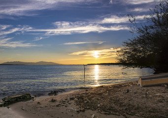 amanecer atardecer en la isla playa turismo