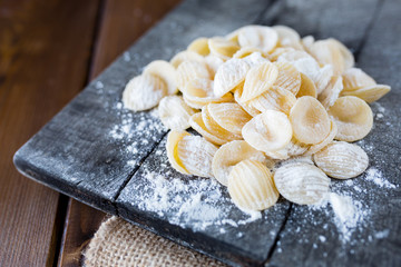 Orecchiette, pasta fatta a mano