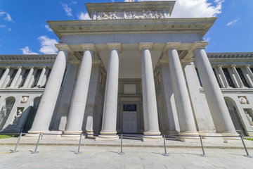 Fototapeta premium MADRID, SPAIN - MAY 15, 2018: Entrance of El Prado museum with a Statue of Velazquez