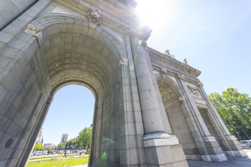 Obraz premium Puerta de Alcala: A Grand Monument to the Spanish Monarchs in Madrid, Spain, Europe