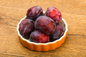 Plums in the bowl