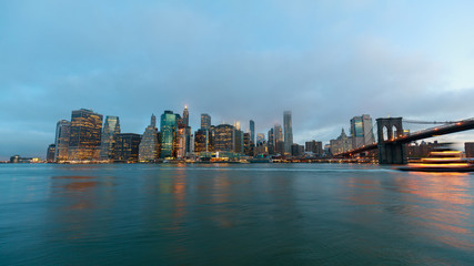 Plakat Downtown Manhattan skyline at night in New York City