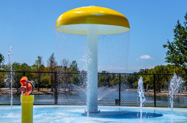 Outdoor water splash pad for children © Yves