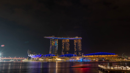 Fototapeta na wymiar SINGAPORE, DECEMBER 22 2017 : Cityscape of Singapore skyline at twilight time. Marina Bay is a bay located in the Central Area of Singapore.