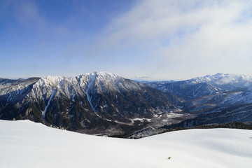 Fototapeta premium 霞沢岳と乗鞍岳、眼下に上高地大正池