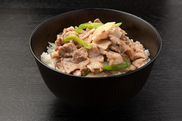 ネギ塩豚バラ丼