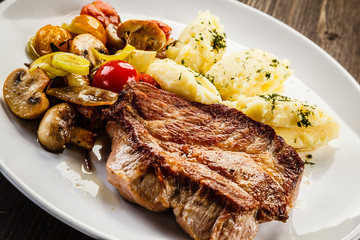 Grilled steak with mashed potatoes and vegetables 