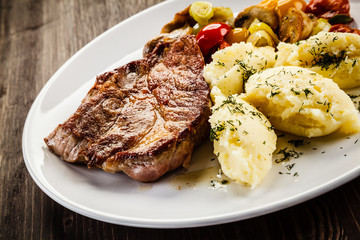Grilled steak with mashed potatoes and vegetables 