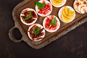 Snack with rice crispbread and fresh fruits