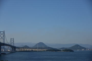 日本の与島から見た瀬戸大橋