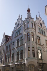 Obraz premium Immeuble ancien de la ville basse à Tallinn, Estonie