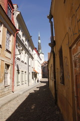 Ruelle de la ville basse à Tallinn, Estonie	