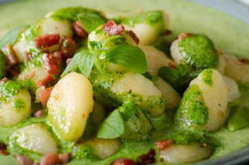 Gnocchi with bacon and basil spinach sauce