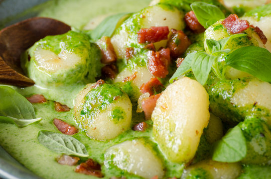 Gnocchi with bacon and basil spinach sauce