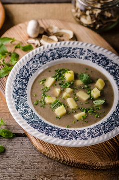 Potato mushrooms garlic soup
