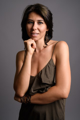 Naklejka premium Young beautiful woman against gray background