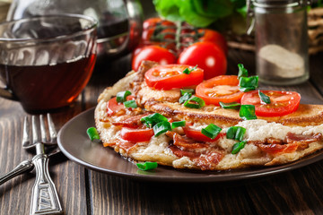 Omelette with bacon and tomatoes
