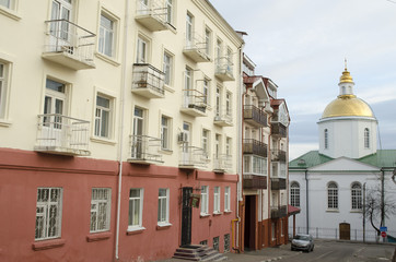Fototapeta na wymiar building with balconies in the city